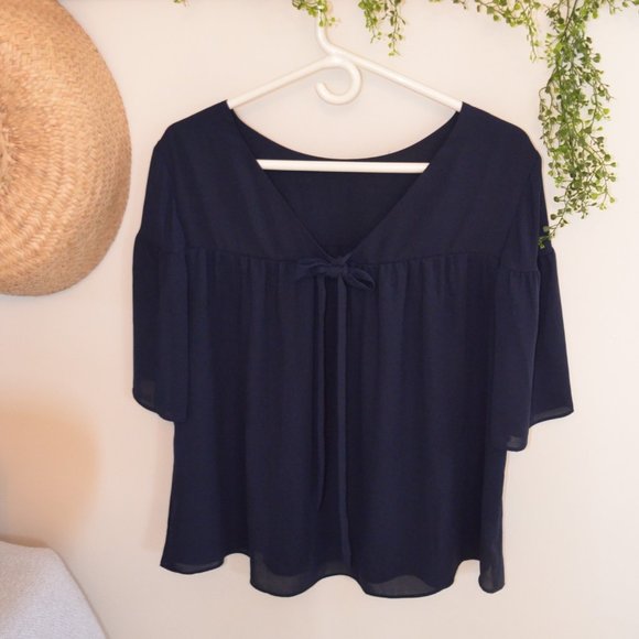 Ann Taylor Factory Flowy V-Back with Tie Navy Top Blouse Chiffon Womens Size M - Picture 2 of 6